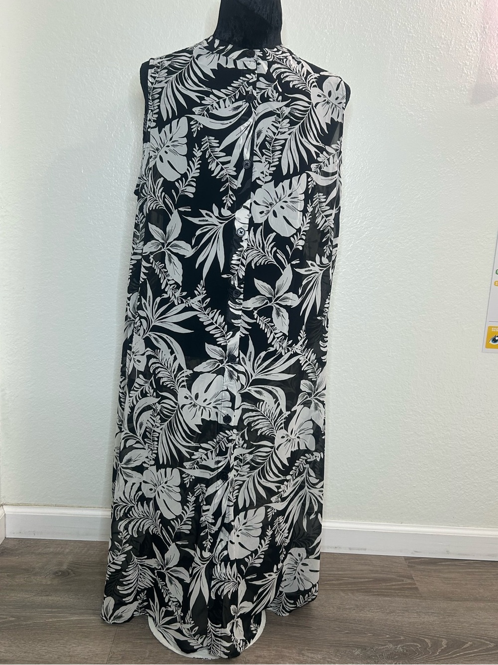Roaman’s Plus Size 22W Tropical Leaf Sleeveless top